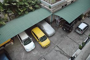 Sunny Holiday Hotel
