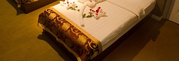 Sunny Holiday Hotel