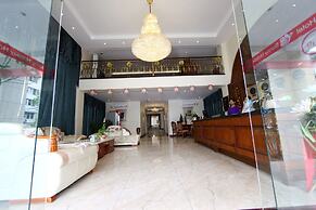 Sunny Holiday Hotel
