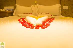 Sunny Holiday Hotel