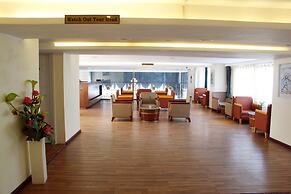 Sunny Holiday Hotel