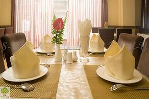 Sunny Holiday Hotel