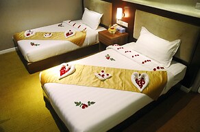 Sunny Holiday Hotel