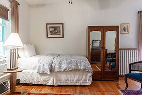 Stone Maiden Inn