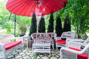Stone Maiden Inn