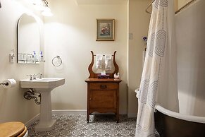 Stone Maiden Inn
