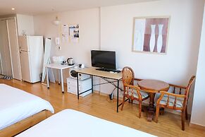 Gogo House