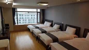Gogo House