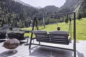 VALARA Alpine Art Hotel