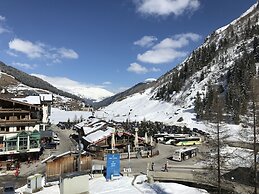 VALARA Alpine Art Hotel