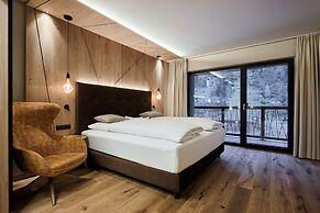 VALARA Alpine Art Hotel