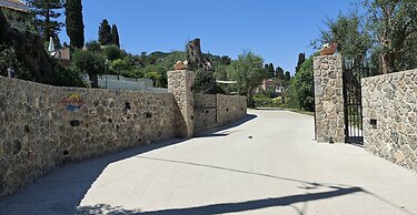 Gina Studios