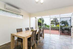 Two Bays Apartments