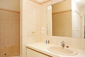 Two Bays Apartments