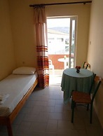 Haris Apartments
