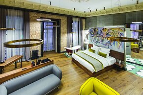 Hotel The Public