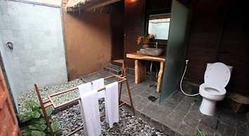 TS Hut Lembongan