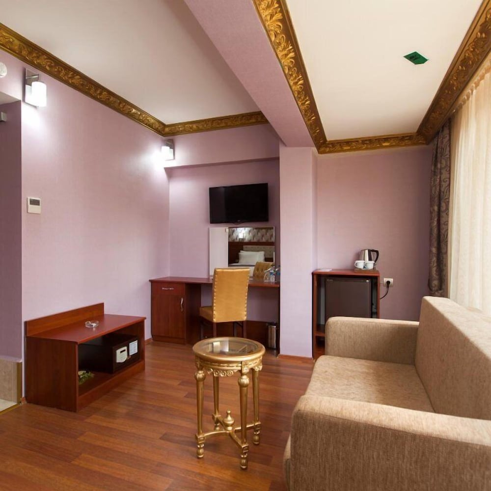 Alrazi Hotel