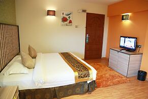 Uptown Hotel
