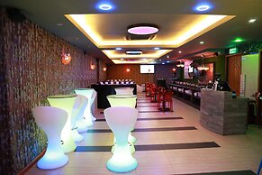 Uptown Hotel
