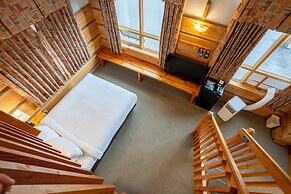 Basecamp Lodge Golden