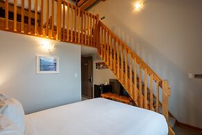 Basecamp Lodge Golden