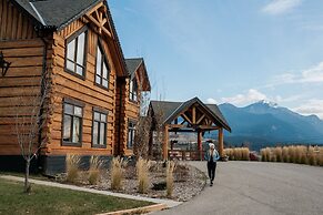 Basecamp Lodge Golden