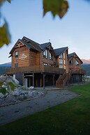 Basecamp Lodge Golden