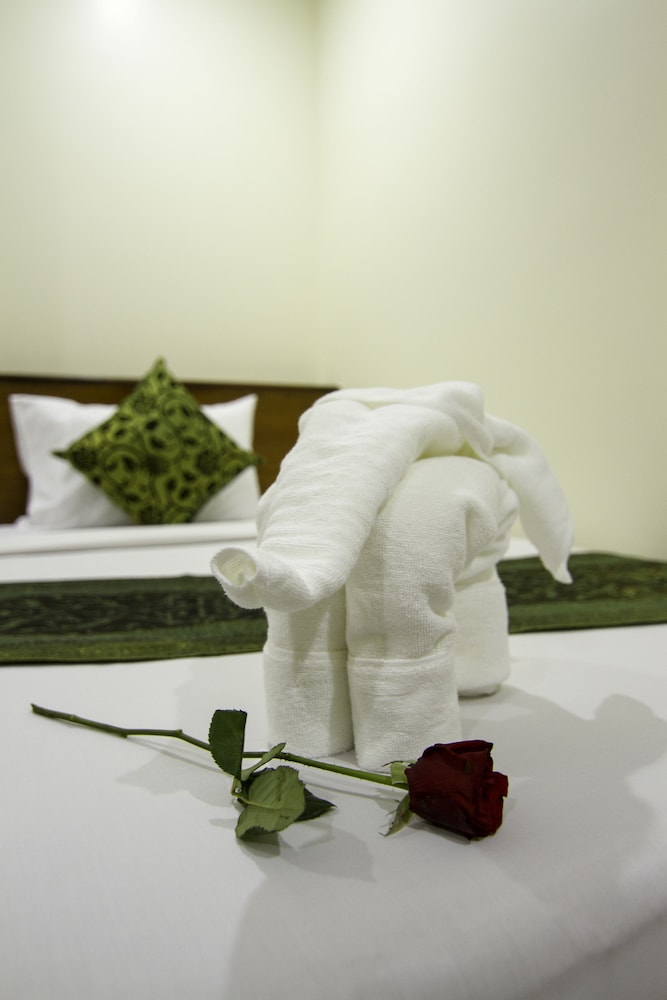 Rose Emerald Hotel