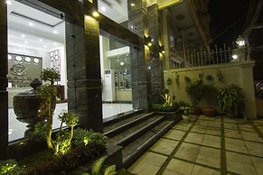 Rose Emerald Hotel