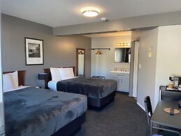 Monashee Lodge