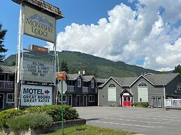 Monashee Lodge