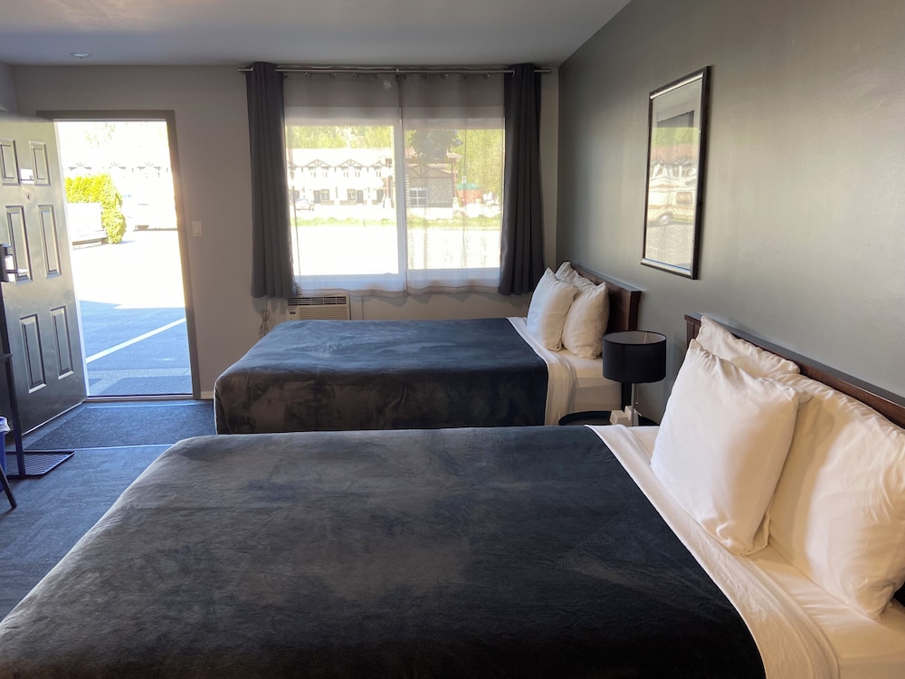 Monashee Lodge
