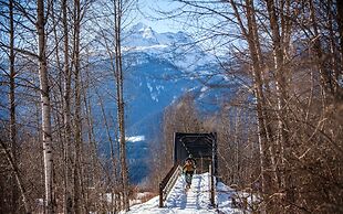 Monashee Lodge