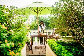 Apricot Hotel