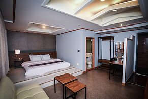 Noblesse Tourist Hotel