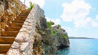 Lagun Blou Resort