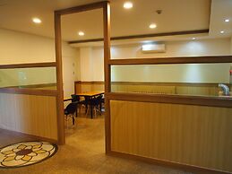 Traum Hotel & Condo