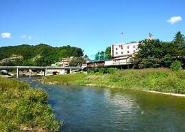 Traum Hotel & Condo