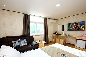 Traum Hotel & Condo