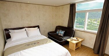 Traum Hotel & Condo