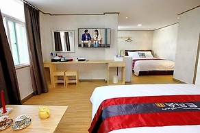 Traum Hotel & Condo
