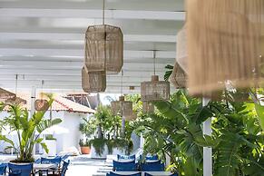 Tinas Plus Hotel