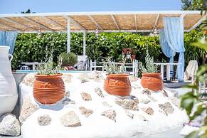 Tinas Plus Hotel