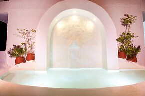 Tinas Plus Hotel