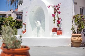 Tinas Plus Hotel