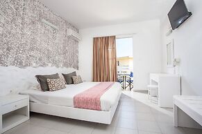 Tinas Plus Hotel