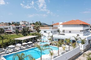 Tinas Plus Hotel