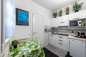Hanging Garden with Air Conditioning