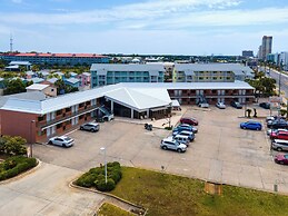 Palmetto Beachfront Hotel, a By the Sea Resort